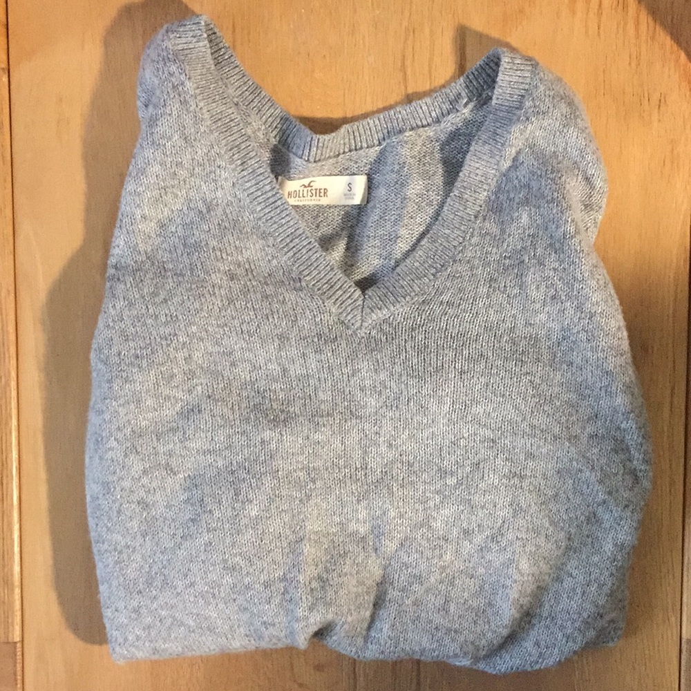 Hollister gray sweater